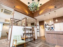 ココリノ ヘアー(cocolino hair)の雰囲気（広々とした半個室スペースでお寛ぎください♪）
