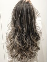 ディーナ(D'na)&nbsp;『D'na』グレーバレイヤージュロング　清水