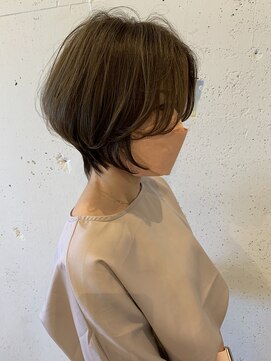 クマ(kuma.) 伸ばしかけショートボブ