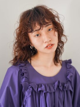 トゥコ(tuco) ウルフカット　スパイラルパーマ　くるくる　暖色カラー