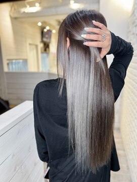 シェルティ フィエル(Shelltie Fiel) シルバーインナーカラー[錦糸町駅/フェミニン/モード/アッシュ