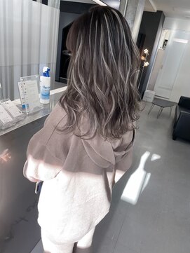 キング 枚方店(K!ng) 【枚方、高槻、梅田】透明感のあるホワイトハイライト