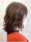 横浜西口切りっぱなしボブ外ハネボブワンカラーオリーブベージュ