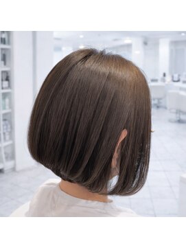 トイロ(toiro) レイヤーカットミルクティーベージュブリーチなしダブルカラー