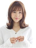 外ハネ小顔ミディアム