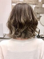 ミッテル(mittell)&nbsp;ミディアム毛先パーマことりベージュ黒髪ウォーターフォール