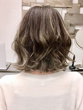 ミッテル(mittell) ミディアム毛先パーマことりベージュ黒髪ウォーターフォール