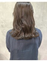 キチ(kichi.)&nbsp;[kichi.] ミディアム×暗めベージュ