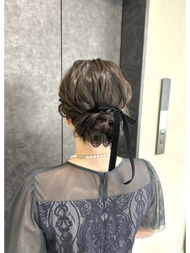 ミラ(Mila) 王道人気スタイル＊シニヨンアレンジ/結婚式.お呼ばれ