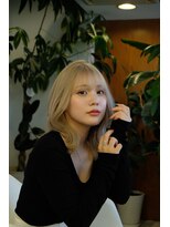 アテナ(ATENA) 抜け感×色っぽさ。ハイトーンベージュで大人の余裕を