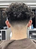 クロムトウキョウ ザ バーバー ネオン 新宿店(CHROM TOKYO the Barber ne/on)&nbsp;テーパーフェード/スキンフェード/フェード