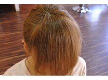 前髪が割れる。つむじが見える。髪がまとまらない。エアフリー