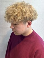 ノッポサン(Noppo3)&nbsp;ホワイトベージュ スパイラルパーマ ツーブロック ブリーチ