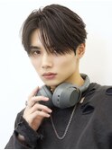 分け目狭めナチュラルセンターパートパーマ刈り上げツーブロック