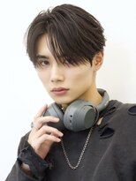 エイド 本店(aid)&nbsp;分け目狭めナチュラルセンターパートパーマ刈り上げツーブロック