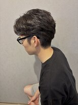 ヴァーン ザ ヘアー(VaRN THE HAIR)&nbsp;大人フェザーパーマ×ナチュラルセンターパート