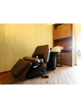 5種類のアロマから好きな香りを選べる《ALORB》のヘッドスパ◇頭皮環境を改善し、うるおいに満ちた美髪へ。