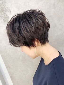 アヴァロン(AVALON) 30.40代にオススメくびれマッシュショート×イルミナハイライト