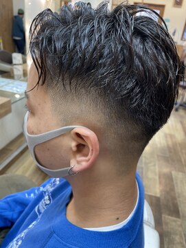 ヘアーゾーン ハチマルハチ 登戸駅前店(Hair Zone 808) フェード風カット