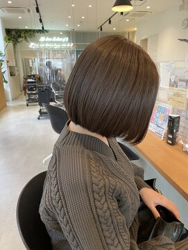 ヘアーエスクールエミュ(hair S. COEUR emu) パツっとボブスタイル