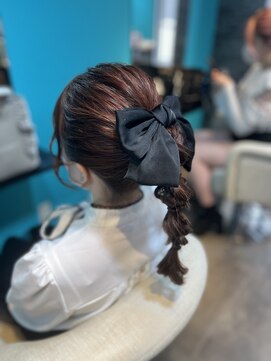 リエラ 新宿(RIERA) 編み下ろしポニー