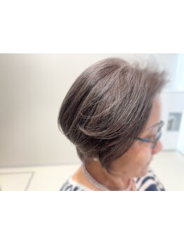 【丸の内駅から3分】白髪染めに見えない色味を実現♪白髪をカバーしながらオシャレを楽しめる！艶感もUP◎