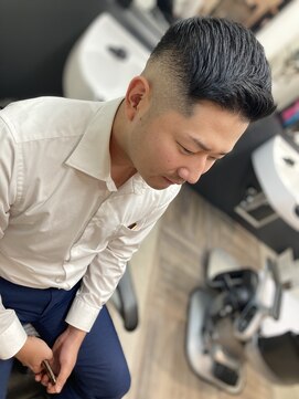 エル バルベロ(EL BARBERO) ビジネスマンにも◎ フェードスタイル