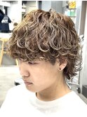 メンズ渋谷ハイライトカラー緩め波巻きスパイラルパーマ19時以降