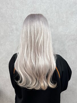 アン ブリーチ 大宮駅東口店(UN BLEACH) ホワイト