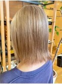 大人可愛い艶髪カラーミルクティーベージュ切りっぱなしボブ