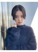 丸みショート前下がりセンターパートハンサムくびれショート