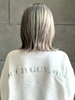 ディスコネクト(DISCO-N-NECT)&nbsp;ハイトーン ホワイトシルバー ブリーチカラー 外ハネボブ 艶髪