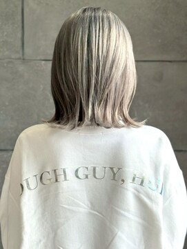 ディスコネクト(DISCO-N-NECT) ハイトーン ホワイトシルバー ブリーチカラー 外ハネボブ 艶髪