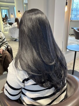 ケリーアン 太田(kelly.un) ブルーブラック / 透明感ブルージュカラー / レイヤーカット