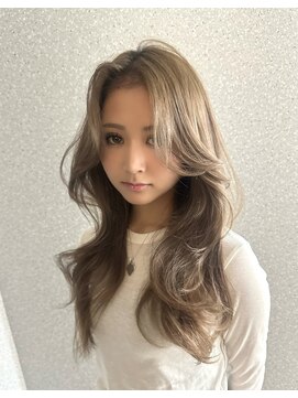 天神美容室 海外レイヤーカットハッシュカットグレージュ