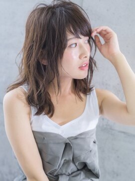 ネオリーブ クーロ(Neolive curro) 柔らか質感のアッシュベージュ