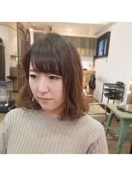 カウチ(Kauti) 毛先の動きが可愛いパーマスタイル