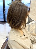 グレージュ系カラーで大人スタイル