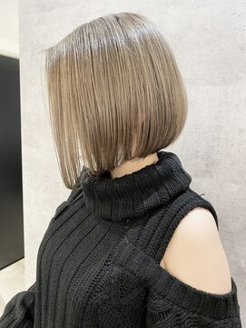 ベア(Bear) ミルクティーベージュハイトーンボブケアブリーチダブルカラー