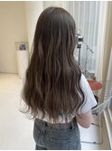 ブリーチアッシュグレー透明感カラーフェミニンロング