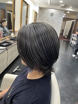 アイズ 渋沢(AIZU) 白髪ぼかしコントラストハイライト　イヤリングカラー