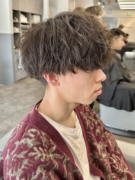 ノイセル 西本町(Noisyle) ブルーブラックフェザーパーマ刈り上げセンターパートy