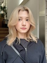 サンク 原宿 表参道(cinq)&nbsp;ミディアムレイヤーくびれミルクティーベージュハイトーンカラー