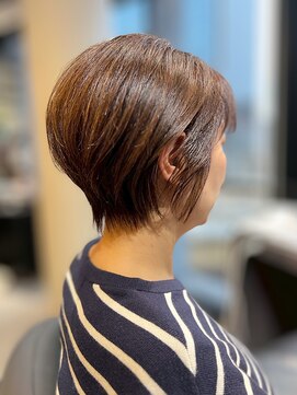 ワンバイジエクト 梅田 似合わせショート/細めハイライト/くすみベージュ/ショートボブ