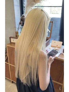 ナル(nalu.) ブロンド/ホワイトブロンド/抜きっぱなし/ケアブリーチ