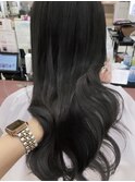 ダメージレスで変身。暗髪×カラーエクステ