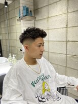 ミナミ(MINAMI)&nbsp;パーマのかかったジェットモヒカンスタイル　国分寺