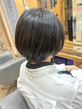 スタジオ アルファプラス 日暮里店(studio α+) ステップボーンカットカットボブショートハイライト白髪ぼかし