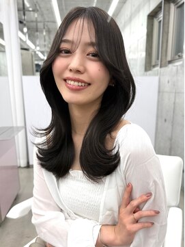 アイヴィ 表参道(IVY) 大人可愛い韓国くびれミディアム レイヤーカット 【肥田亜沙美】