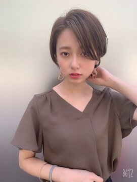 ロシェ 横浜店(loche) 長め前髪フェザーショート×くびれヘア×くすみベージュ[横浜駅]